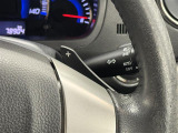 【パドルシフト】AT車のハンドル上で変速を行えるシステムです。ステアリングスイッチ裏側のレバーでシフトを切り替えられます。もちろんAT免許で運転可能です。