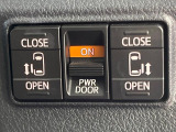 【両側パワースライドドア】スマートキーや運転席のスイッチで後席両側スライドドアの開閉が可能♪電動だから力を入れてドアを開ける必要が無く、小さなお子様でも簡単に開け閉めでき快適です♪