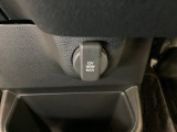 アクセサリーソケットはUSBのアダプターなどをつければ、スマホの充電にも使えます。周辺には物が置けるボックスがついています。