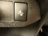 【PCS(プリクラッシュセーフティーシステム】・・・進路上の車両を前方センサーで検出し、衝突の可能性が高いと判断したときに、警報やブレーキ力制御により運転者の衝突回避操作を補助します。