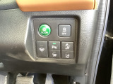 燃費を良くするECON、横滑りを防止するVSA等のスイッチは運転席の右側、手の届きやすい位置にあります。