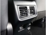 後席用にもエアコンの吹き出し口があり快適です。どの席に座っても快適なドライブが楽しめます♪