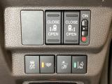 両側電動スライドドアは運転席から操作ができるよう、操作スイッチが付いています。Hondaセンシング用のVSA(ABS+TCS+横滑り抑制)解除と路外逸脱抑制機能などのスイッチがあります。