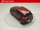 リヤドアからバックドアガラスにかけては、強い日差しを遮るグレーガラスを採用しています。この車は、その上から、多少破れがありますが、グレーフィルムが貼ってあります。