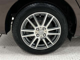 タイヤサイズは175/65R15!残り溝は7ミリ程度です!社外アルミホイール!アルミホイールのクリア塗装に剥がれがあります。