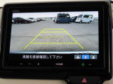 リアワイドカメラシステム!従来の視野に加えて、後方側方を約180&deg;まで見えるワイドビューと、後方を真上から見たような視野で駐車時などに便利なトップダウンビューの3つの視野があります!