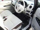 運転席の画像です。