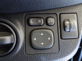 【電動格納ミラー】スイッチ一つでサイドミラーを格納する事が出来ます! 狭い駐車場などで、傷を付けられるのが怖い時格納しておくと、ちょっと安心ですね☆