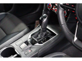 シフトレバー周りもスッキリ!ストレート型CVTマニュアルモード付になります。