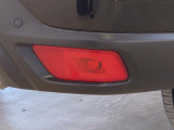 視界不良時の自車位置を後方の車両に認識を促すバックフォグを装備しています。