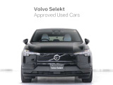 EVエクステリアならではのフロントシールドデザイン、ボルボアイデンティティを進化継承する印象的なトールハンマーライトが、自信に溢れたモダンなフェイスを表現。