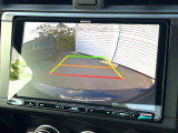 【バックカメラ】駐車時に後方がリアルタイム映像で確認できます。大型商業施設や立体駐車場での駐車時や、夜間のバック時に大活躍!運転スキルに関わらず、今や必須となった装備のひとつです!