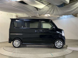 運転席側も電動のスライドドアとなってます。乗り降りや荷物の出し入れが楽になり便利です。