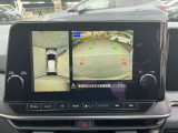 『アラウンドビューモニター』はスムーズな駐車と安全確認をサポートします。