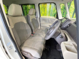 運転席シート廻りは使用感も少なく、良好な状態となっています。丁寧に使われていたことがよくわかりますね。