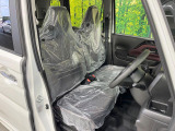 運転席シート廻りは使用感も少なく、良好な状態となっています。前オーナー様が丁寧に使っていたことがよくわかりますね。