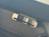 【ETC車載器】がついておりますので高速道路などの有料道路の料金所を停止することなく通過できます。当店でセットアップも可能ですのでご納車当日よりご利用いただけます。