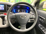 インテリアに合わせたデザインのステアリングは、運転される方のことも考え、運転しやすい形状、大きさです。是非一度、実際に触ってお確かめください。