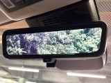 【デジタルインナーミラー】後席の大きな荷物や同乗者で後方が確認しづらい時でも安心!カメラが撮影した車両後方の映像をルームミラー内に表示。クリアな視界で状況の確認が可能です!