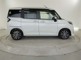 両側パワースライドドア付きだから、狭い駐車スペースなどでの 乗り降りラクラク!小さなお子さまのいるご家庭には嬉しい装備。
