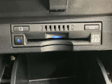 高速道路で便利な【ETC2.0】を装備しています。光ビーコン搭載で渋滞情報などナビゲーションと連動することで機能も充実いたします。他、観光施設に立ち寄るための高速料金割引サービス等もございます。