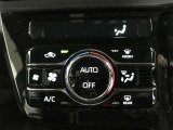 左右独立温度コントロールフルオートエアコンです。運転席、助手席それぞれで独立して温度設定ができます。冷え性の方が乗っても安心ですね♪
