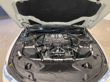 4.4L V型8気筒 Mツインパワーターボ ガソリンエンジン:スムーズかつダイレクトなレスポンス。2つのツインスクロールターボ、高性能冷却システムなどあらゆるコーポネントがパフォーマンスを発揮します。