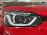LEDヘッドライトは、点灯の瞬間から最大光量を発揮し、突然暗くなるトンネルなどでの安定感を高めます。