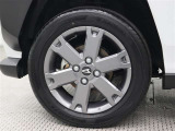 15インチアルミホイール(ガンメタリック塗装)を装着しています。タイヤサイズ165/65R15