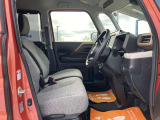 運転席助手席が広々としており快適に運転して頂けます。