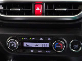 車内を快適に、オートエアコンを装備しています。