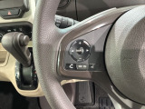 ステアリングにオーディオ操作スイッチが付いています。オーディオ画面に直接タッチしなくても操作が出来ますので、運転に集中できます。