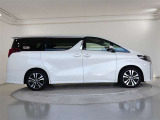 両側パワースライドドア付きだから、狭い駐車スペースなどでの 乗り降りラクラク!小さなお子さまのいるご家庭には嬉しい装備。