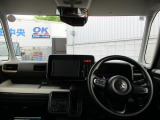 明るく広々した車内で、運転に全集中できます