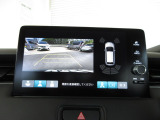 バックカメラの画像です。ガイドラインがスムースな車庫入れをサポートいたします。車庫入れの安心感がアップしますね。