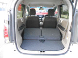 後席シートは簡単に倒せます♪大きな荷物や長い荷物も収納可能です☆