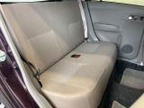 後部座席も気になるようなキズ・汚れやへたり等、大きなダメージはなく、良好な状態です。