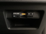 ハンドルの右下にETC2.0がついています。高速道路の料金所の通過も楽々です!。 カードの取り出しもしやすい場所についています。