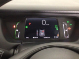 メータは先進的なデジタルメーターを採用!ゆっくりと数字が動くのでとても見やすく表示されます!平均燃費なども表示、エコな運転の手助けをしてくれます!