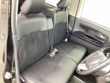 運転席まわりには十分なスペースがあり、大柄な方でもゆったり運転していただける環境です。