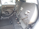 ◆チップアップ&ダイブダウン機構付【ULTR SEAT】は後席座面を左右分割で跳ね上げることができます。トランクで積載できない背の高い荷物をラクラク収納できます。ホンダ車ならではの人気装備です。