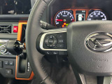 運転中、オーディオの操作をしてて、ハッとしたことはありませんか?ステアリングスイッチは、運転中でもハンドルでオーディオの操作が可能です。安全なドライブをサポートします。