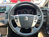 【純正革巻きステアリング】上質な革を使用することで、手にしっかり馴染みとても運転しやすいハンドルです♪