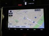 お出掛けの道案内はトヨタ純正メモリーナビにお任せ。