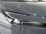 LEDヘッドライトです。デザイン性がよくとても明るいので、夜間の走行や悪天候でも安心です。しかも長寿命!