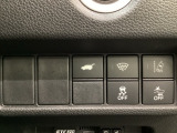 ハンドルの右側にHondaセンシング用のメインスイッチとパワーテールゲートスイッチがついています。パワーテールゲートスイッチは車内からでもテールゲートの開け閉めを電動でできます。