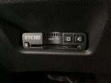 ハンドルの左下にETC2.0がついています。高速道路の料金所の通過も楽々です。 カードの取り出しもしやすい場所についています。
