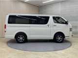 全車1年間の走行距離無制限のロングラン保証付きです。また、さらに安心をお求めの方には1年〜2年の保証延長ができる「ロングラン&alpha;保証」(有償)もお選びいただけます。