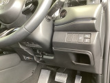 左側に高速で便利なETCがあり、横滑りを防ぐVSAなどのスイッチは、運転席の右側、手の届きやすい位置にあります。