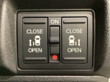 リアドアは乗り降りに便利な両側電動スライドドアです。また運転席に座っていながらスイッチ操作で自在にスライドドアを開け閉めできます。